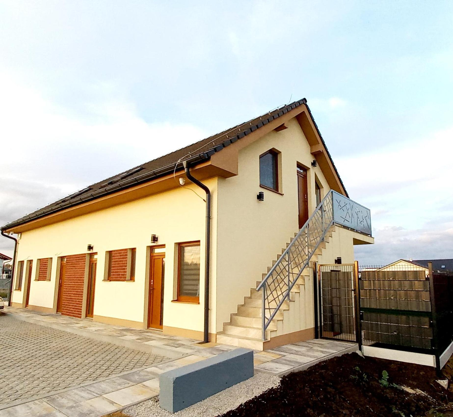 Ahoy Relax Apartmany Nesvady Exterior photo